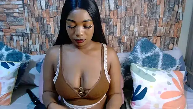 Snapshot of Foxy_African chatting on 03-12-26, 03:12 Foxy African online show from 03-12-26, 03:12