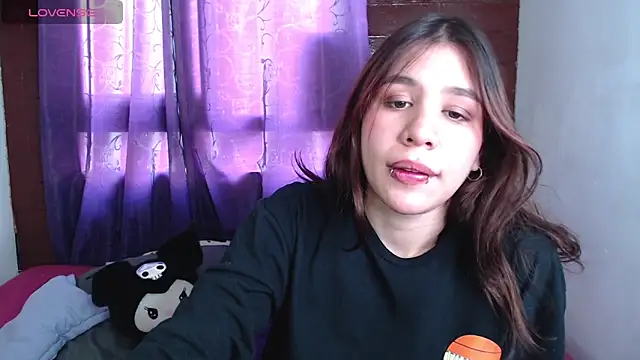 Snapshot of candypaint_7u7 chatting on 02-27-25, 04:43 candypaint 7u7 online show from 02-27-25, 04:43