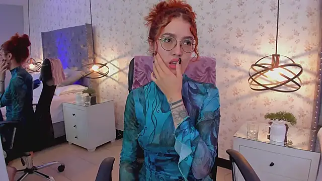 Snapshot of MiaWinx chatting on 02-14-25, 04:15 MiaWinx online show from 02-14-25, 04:15