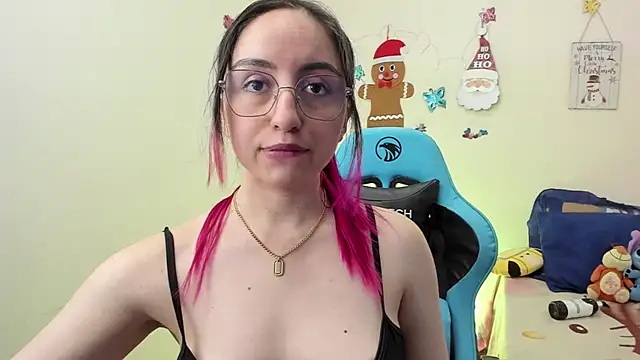 Snapshot of Julieta_cott chatting on 12-21-24, 02:19 Julieta cott online show from 12-21-24, 02:19