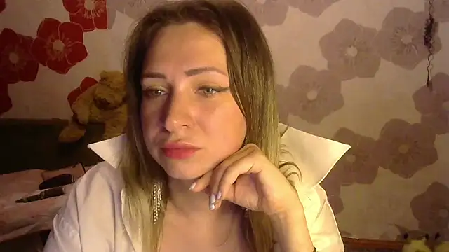 Snapshot of Queen_Daenerys chatting on 09-15-25, 07:47 Queen Daenerys online show from 09-15-25, 07:47