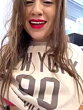 Snapshot of GatitaXD27 chatting on 10-19-25, 09:21 GatitaXD27 online show from 10-19-25, 09:21