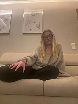 Curvyloveandhim online show from 07-25-26, 11:24