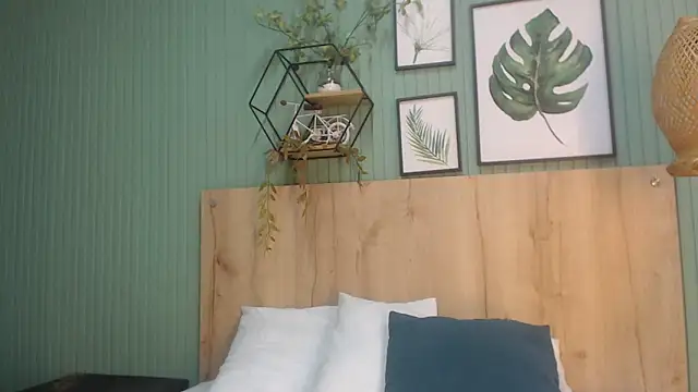 Snapshot of george_jonnes chatting on 10-21-25, 10:27 george jonnes online show from 10-21-25, 10:27