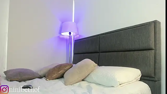 lady ni  online show from 01-31-25, 01:02