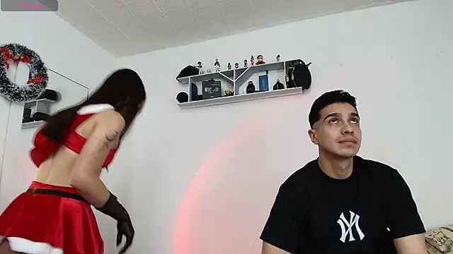 Snapshot of HotCouple_697 chatting on 12-15-24, 05:31 HotCouple 697 online show from 12-15-24, 05:31