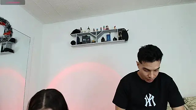 Snapshot of HotCouple_697 chatting on 12-15-24, 08:36 HotCouple 697 online show from 12-15-24, 08:36