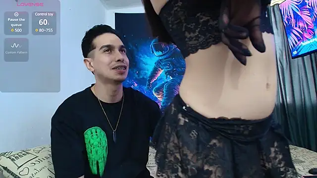 Snapshot of HotCouple_697 chatting on 01-05-25, 06:35 HotCouple 697 online show from 01-05-25, 06:35