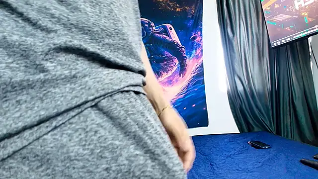 Snapshot of HotCouple_697 chatting on 01-18-25, 06:43 HotCouple 697 online show from 01-18-25, 06:43