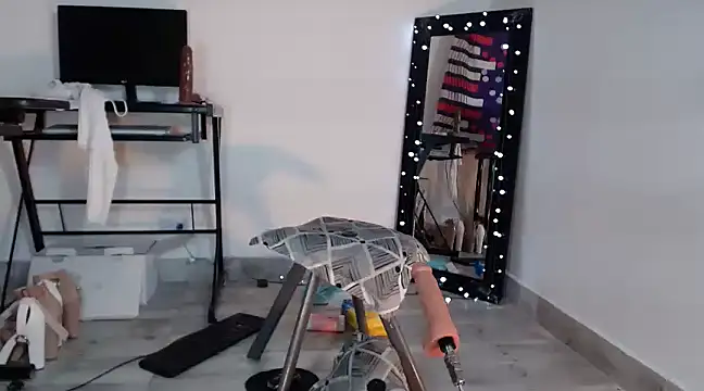 Amelie hills02 online show from 02-17-25, 12:38