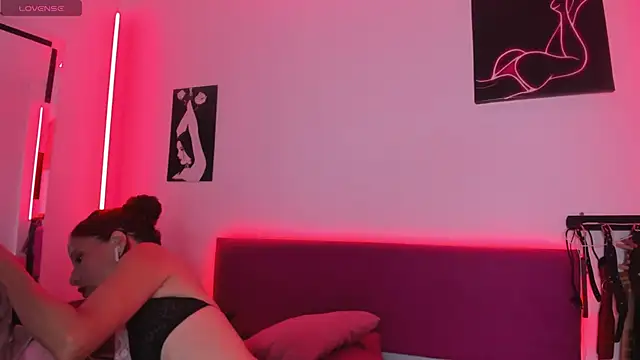 Snapshot of Little_Naughtty chatting on 02-12-25, 02:21 Little Naughtty online show from 02-12-25, 02:21