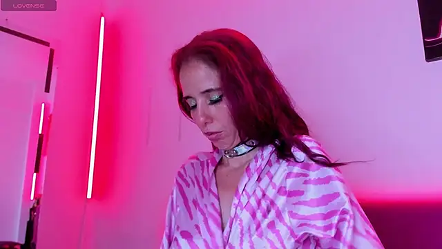 Snapshot of Little_Naughtty chatting on 03-08-25, 03:17 Little Naughtty online show from 03-08-25, 03:17