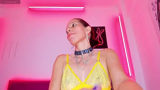 Snapshot of Little_Naughtty chatting on 03-19-25, 04:55 Little Naughtty online show from 03-19-25, 04:55