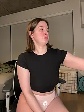 nerdynina online show from 03-09-25, 12:10