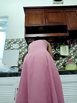 Snapshot of ___Erin___ chatting on 09-15-25, 04:12 Erin online show from 09-15-25, 04:12