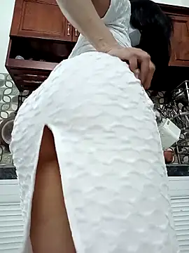 Snapshot of ___Erin___ chatting on 09-16-25, 04:24 Erin online show from 09-16-25, 04:24