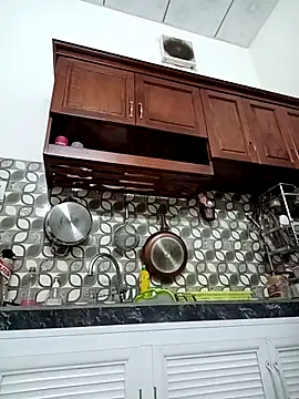 Snapshot of ___Erin___ chatting on 10-25-25, 03:47 Erin online show from 10-25-25, 03:47