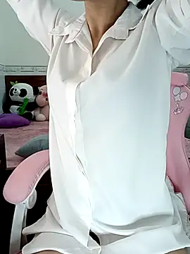 Snapshot of ___Erin___ chatting on 11-10-25, 03:16 Erin online show from 11-10-25, 03:16