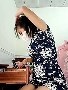 Snapshot of ___Erin___ chatting on 12-17-25, 03:12 Erin online show from 12-17-25, 03:12