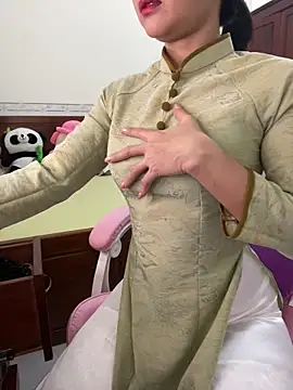    Erin    online show from 04-24-26, 02:14