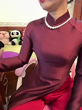    Erin    online show from 04-27-26, 01:58