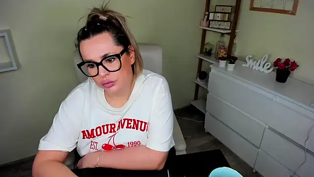 Snapshot of teaseDiana chatting on 02-20-25, 06:50 teaseDiana online show from 02-20-25, 06:50