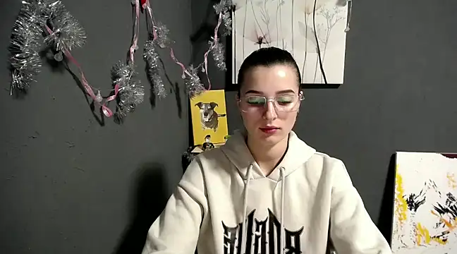 lady olivia  online show from 12-19-24, 08:23