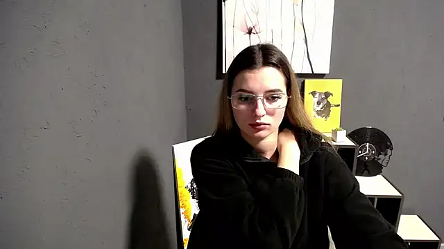 lady olivia  online show from 11-18-25, 04:00