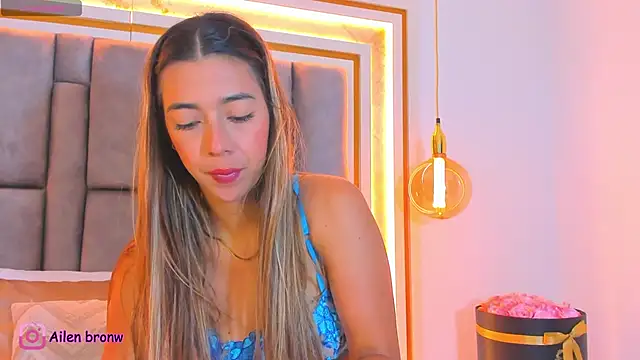 Snapshot of elianabrown chatting on 09-22-25, 10:45 elianabrown online show from 09-22-25, 10:45