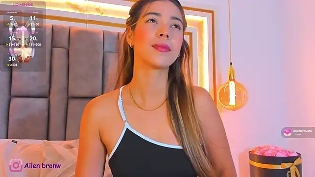 Snapshot of elianabrown chatting on 09-26-25, 08:35 elianabrown online show from 09-26-25, 08:35