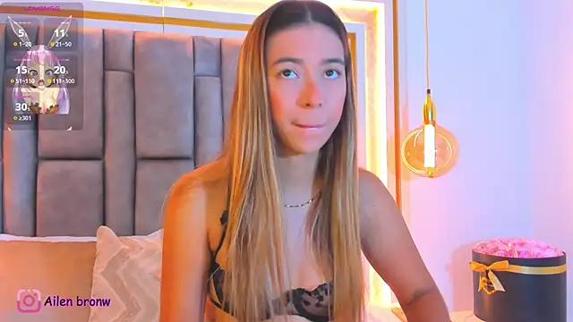 Snapshot of elianabrown chatting on 10-24-25, 10:17 elianabrown online show from 10-24-25, 10:17