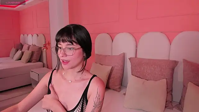 emilly williams  online show from 12-19-24, 08:13