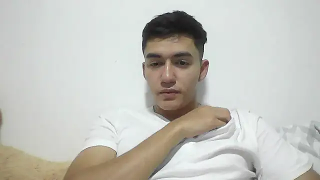 Snapshot of Estebitan_vm chatting on 11-15-25, 04:54 Estebitan vm online show from 11-15-25, 04:54