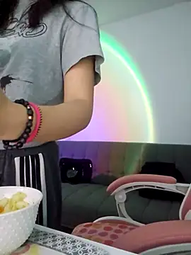 Snapshot of azumiichan chatting on 10-08-25, 12:30 azumiichan online show from 10-08-25, 12:30