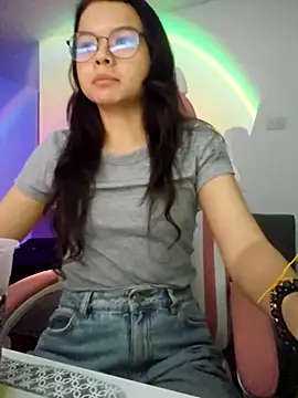 Snapshot of azumiichan chatting on 10-08-25, 11:57 azumiichan online show from 10-08-25, 11:57