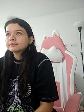 Snapshot of azumiichan chatting on 10-22-25, 12:00 azumiichan online show from 10-22-25, 12:00