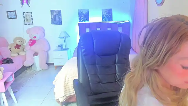 Snapshot of arisha_katy1 chatting on 10-17-25, 10:12 arisha katy1 online show from 10-17-25, 10:12