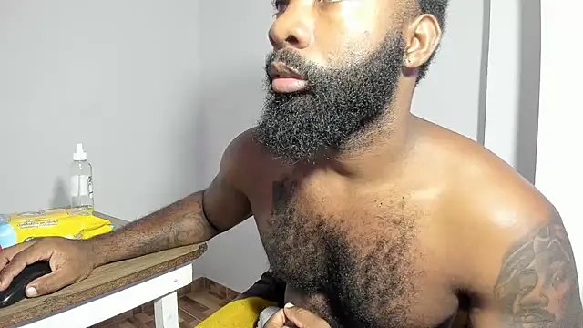 Snapshot of Freedom_24 chatting on 10-13-25, 03:23 Freedom 24 online show from 10-13-25, 03:23