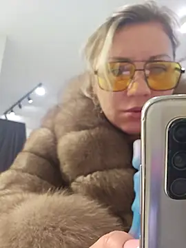 Snapshot of zarina3003 chatting on 12-15-25, 08:24 zarina3003 online show from 12-15-25, 08:24