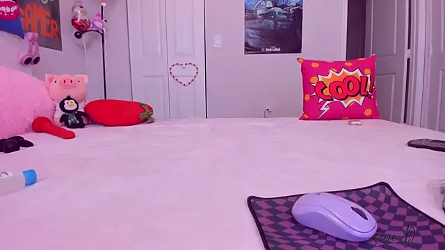 Snapshot of AngieDaniels1 chatting on 02-12-25, 12:44 AngieDaniels1 online show from 02-12-25, 12:44