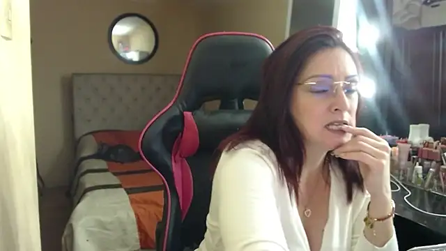 Carol Scottt online show from 04-27-26, 07:01