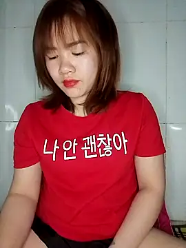 Snapshot of Lini_Ery chatting on 02-11-25, 02:35 Lini Ery online show from 02-11-25, 02:35