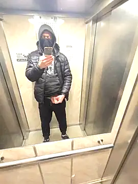 Snapshot of McdyllanXX chatting on 01-13-25, 12:09 McdyllanXX online show from 01-13-25, 12:09