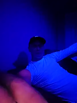 Snapshot of McdyllanXX chatting on 02-25-25, 09:02 McdyllanXX online show from 02-25-25, 09:02