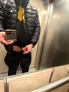 Snapshot of McdyllanXX chatting on 03-08-25, 10:56 McdyllanXX online show from 03-08-25, 10:56