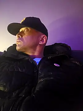 Snapshot of McdyllanXX chatting on 03-18-25, 09:43 McdyllanXX online show from 03-18-25, 09:43