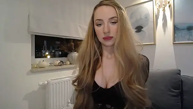 Snapshot of JulietteDiamond chatting on 10-27-25, 04:22 JulietteDiamond online show from 10-27-25, 04:22