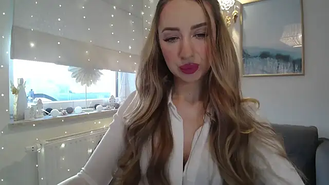 Snapshot of JulietteDiamond chatting on 12-16-25, 07:24 JulietteDiamond online show from 12-16-25, 07:24