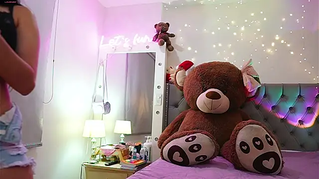 Tiana sanders online show from 12-16-24, 02:04