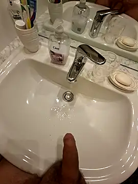 Snapshot of teddy79good chatting on 10-21-25, 04:30 teddy79good online show from 10-21-25, 04:30